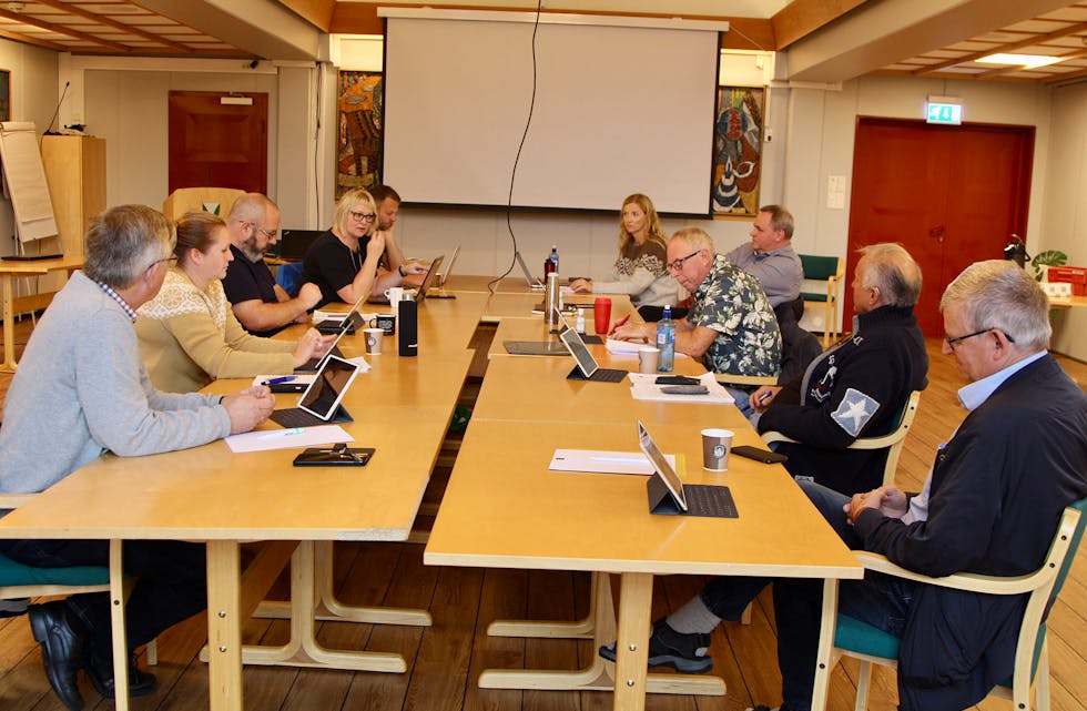 ARBEIDSMØTE: Her eit arkivbilete frå eit arbeidsmøte tidlegare i haust. Etter det vi forstår nærmar politikarane seg no eit budsjettframlegg.