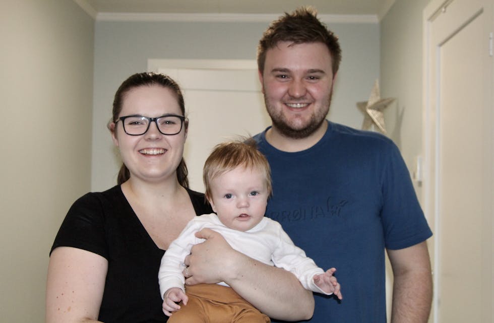 Theodor Strand Brandal (to mnd) med foreldra Julie og Arvid var ein av seks fødde i Vanylven i tredje kvartal.