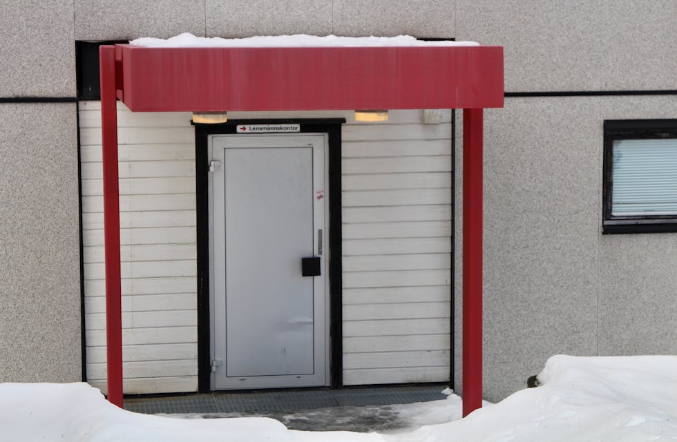lensmannskontor dør ute