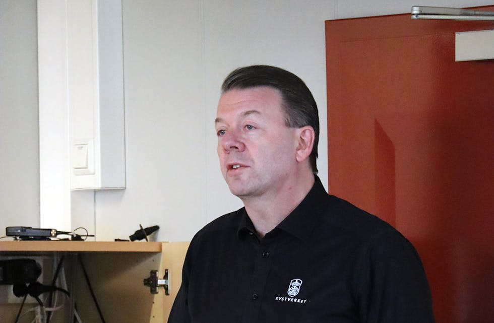 ORIENTERTE OM TUNNELEN: Prosjektleiar i Kystverket, Terje Andreassen, orienterte denne veka politikarane i Vanylven om status for arbeidet med Stad skipstunnel.