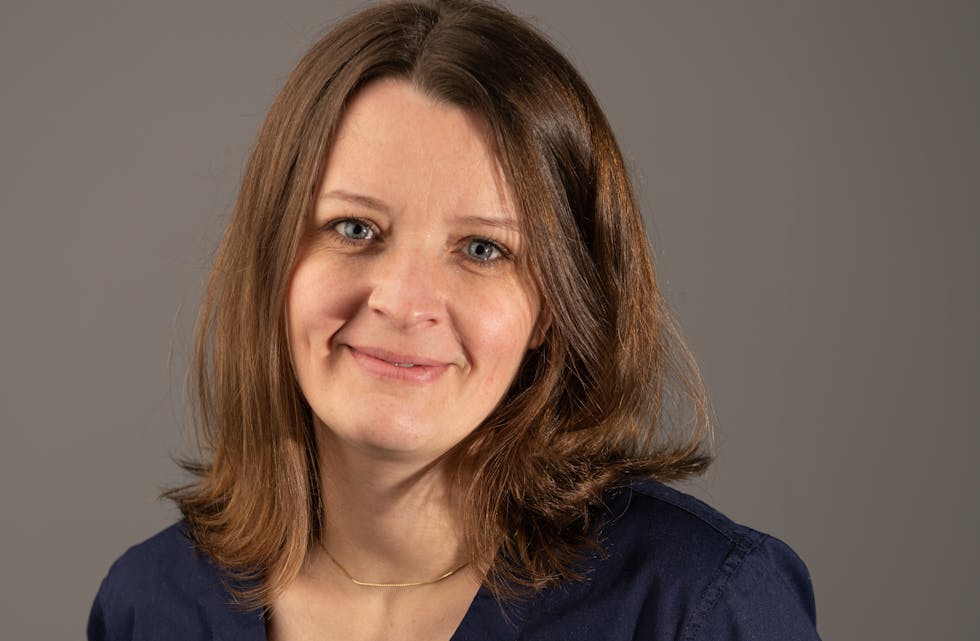 Kommuneoverlege i Vanylven, Cecilie Lillejord Oppedal, rakk akkurat å starte i jobben i kommunen før pandemien braut laus.