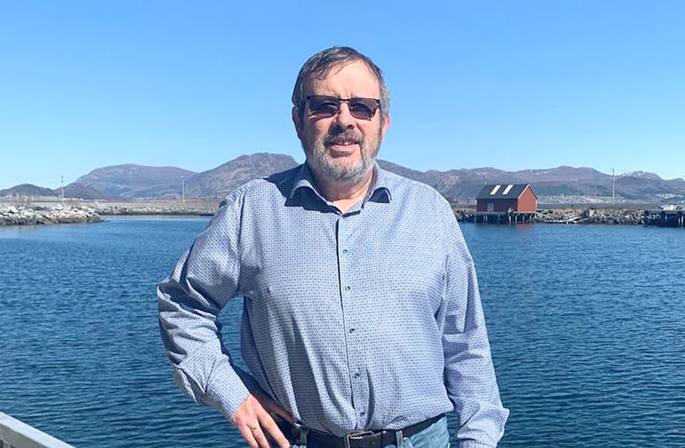 STYRELEIAR: Jarle Støylen, styreleiar i Sande Fastlandssamband, har nyleg halde presentasjon for Møre og Romsdal fylkeskommune angåande sambandet.