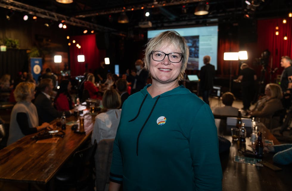 Lena Landsverk Sande (V) på valsendinga til Sunnmørsposten/NRK måndag kveld før valresultatet var klart.