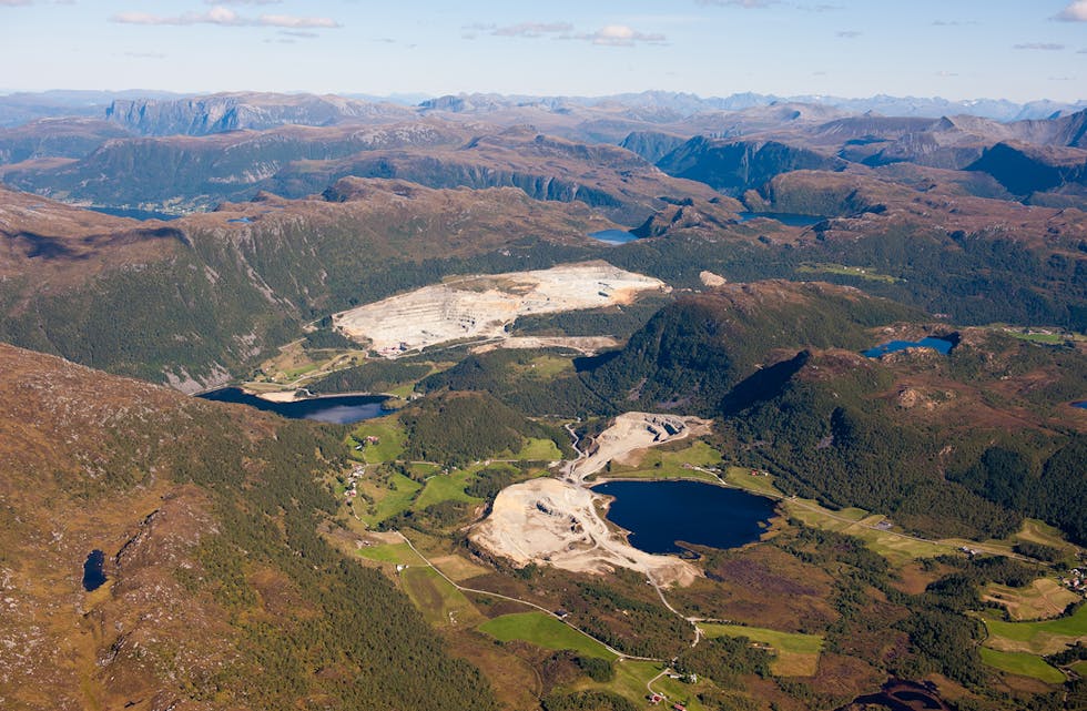 KONFLIKT: Det er ein utmarksteig her ved olivinbrotet på Åheim at konflikten står om kven som er grunneigar. Nyleg møttest to partar i lagmannsretten.