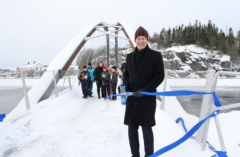 Samferdselsminister Jon-Ivar Nygård (Ap) opna torsdag den første Prodtex-brua. Den 65 meter lange, og 5,5 meter breie, gang- og sykkelvegbrua forlet produksjonslokala på Fiskåholmen i september.