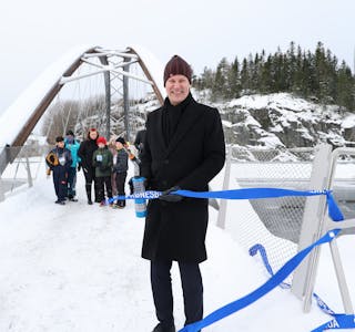 Samferdselsminister Jon-Ivar Nygård (Ap) opna torsdag den første Prodtex-brua. Den 65 meter lange, og 5,5 meter breie, gang- og sykkelvegbrua forlet produksjonslokala på Fiskåholmen i september.