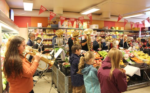 Coop Marked Lauvstad vart årets butikk i 2019, og bygda feira med korpsmusikk og jubel. ARKIVFOTO: Vidar Parr