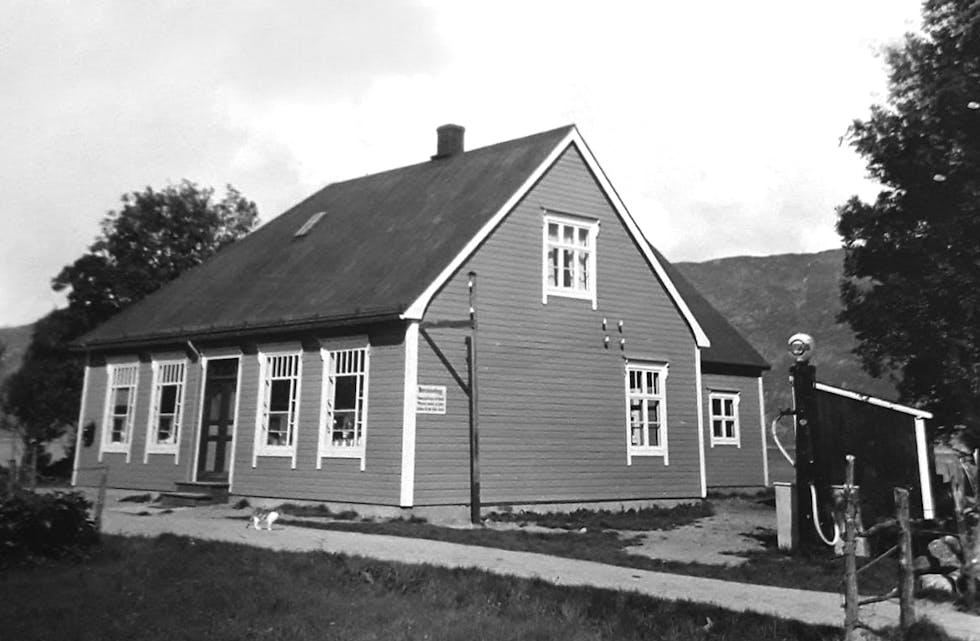GAMLEHANDELSLAGET i Knardalen, truleg 
rett før krigen. Foto: Privat Martinus Lillerøvde/ Magni Ljoså