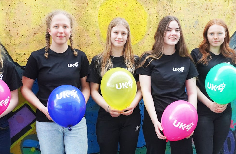 KLARE FOR UKM: ein del av gjengen som planlegger UKM i Vanylven. Frå venstre: Mathilde Takseth, Tuva Borg, Kaja Bøstrand, Kristine Nordal, Ine Berget og Amalie Røys.