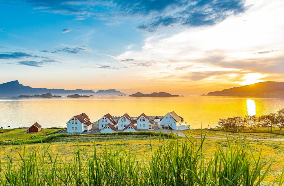 KRAGSET HAMN: ved soleglad er no det nye framsidebildet på kommunen si heimeside. under ser vi korleis den tidlegare fronten var sjåande ut. FOTO: Andre Kragset.