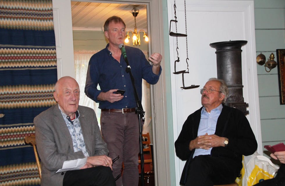 FORTELJARKVELD: Elling Ulvestad var "programvert" medan Asbjørn Lade (t.v) og Olav Harald Vik stod for muntert og tankevekkjande forteljarstoff.