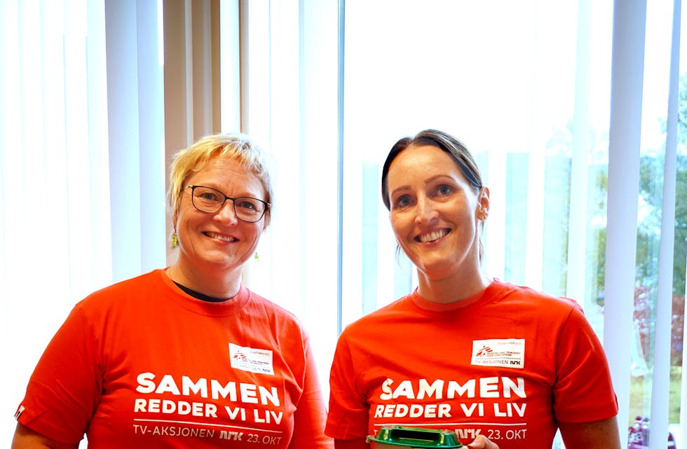 STÅR PÅ FOR TV-AKSJONEN: Lena Landsverk Sande og Sonja Lade vil gjerne ha deg med på laget av bøsseberarar for Vanylven kommune. 