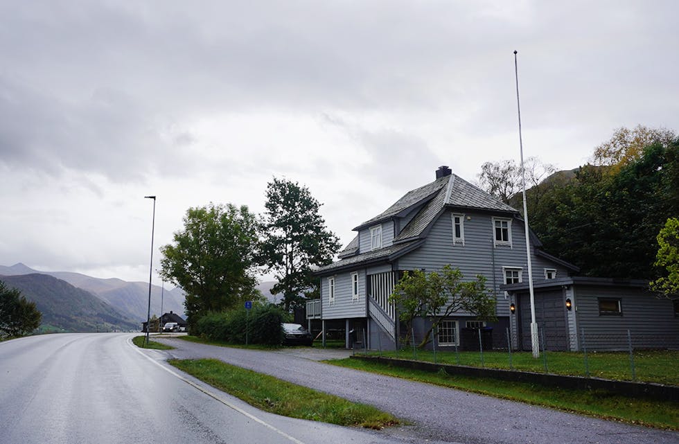 Syvdefjordvegen 25 (Gnr 100, bnr 29) er seld for kr 1.800.000 frå John Kåre Takseth til Gøran Vika-Sværd og Linda Vika-Sværd (14.09.2022)
