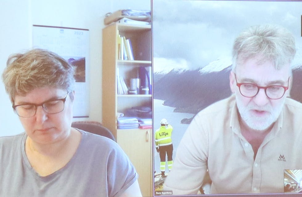 STRAUM: Tone Sundklakk og Rune Kiperberg frå Linja var med i formannskapsmøtet via video, og kunne svare på spørsmål og komande planar for straumen i Vanylven. 