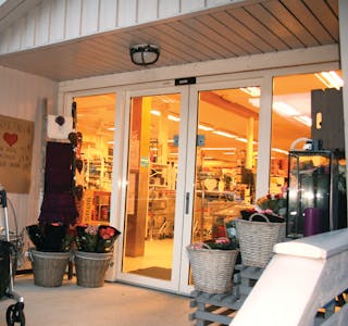 Coop-butikken på Rovde stengte dørene i juni, men bygda går mot ei ny butikkløysing i framtida.