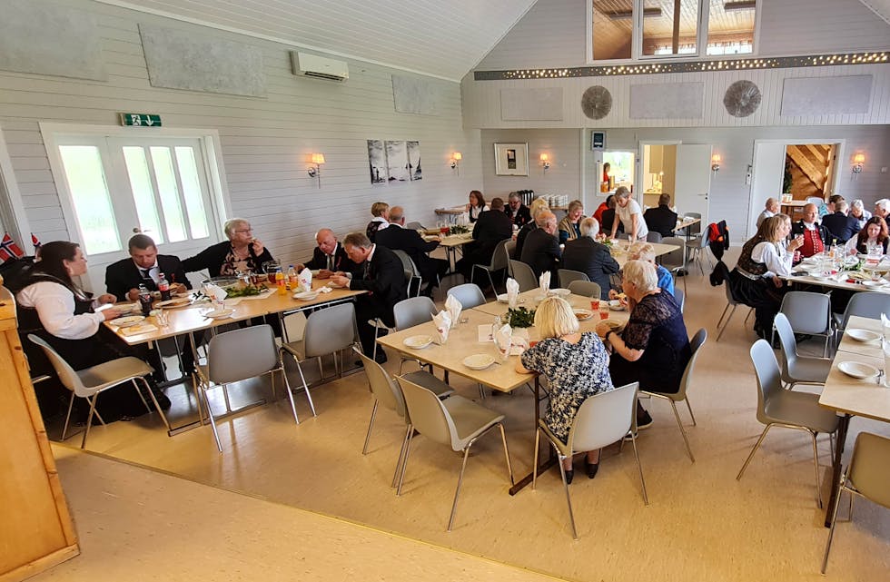 Middag på Slagnes forsamlingshus FOTO: Steinar Slagnes