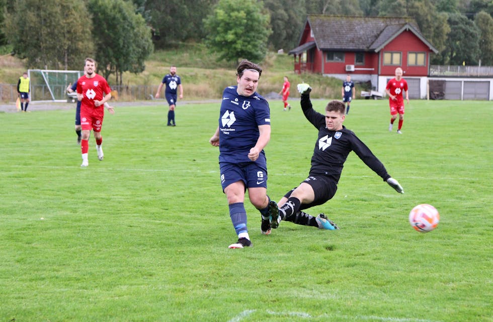 HAT-TRICK: Christoffer Ervik Røys sette inn tre mål mot Sande 2. 