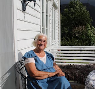 JUBILANT: Reidun-Julie Ravn Støvreide fyller 90 år i dag, men har allereie på førehand feira 90-års dagen sin på Åheim i sommar, saman med familien sin som ho er så glad i.

