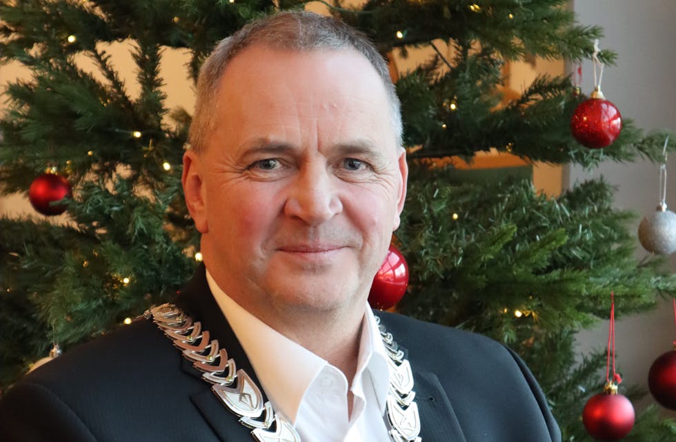 JULEHELSING: Ordførar Paul Sindre Vedeld ønskjer innbyggjarane i Vanylven ei god jul. 