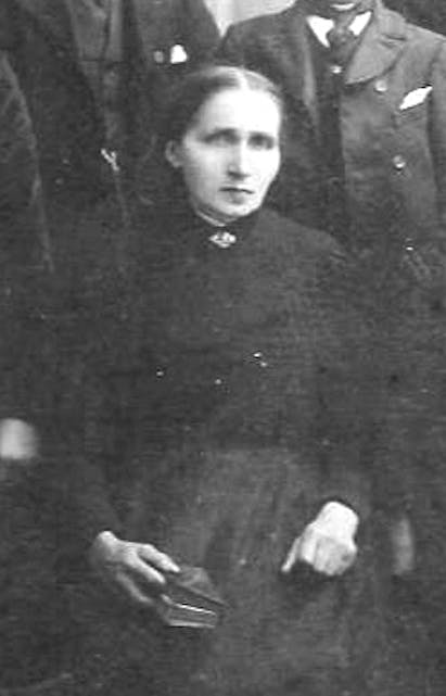 AMUNDIA OLSDATTER SANDE f. Hovden (1853-1940) har i dag ingen namnesøstrer i følgje SSB. Ho har mange etterkommarar, også i Vanylven.  