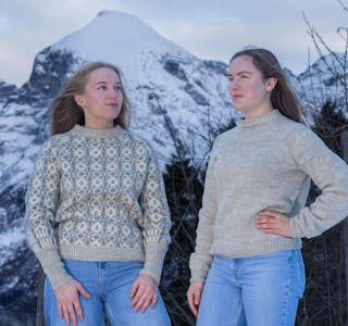 Dotter til Cecilie, Inga Sellereite, i Bjørkegenseren og Anna Skjåstad, er det første design som blir lansert strikka med det eksklusive garnet Spel frå Hjørundfjordull. 