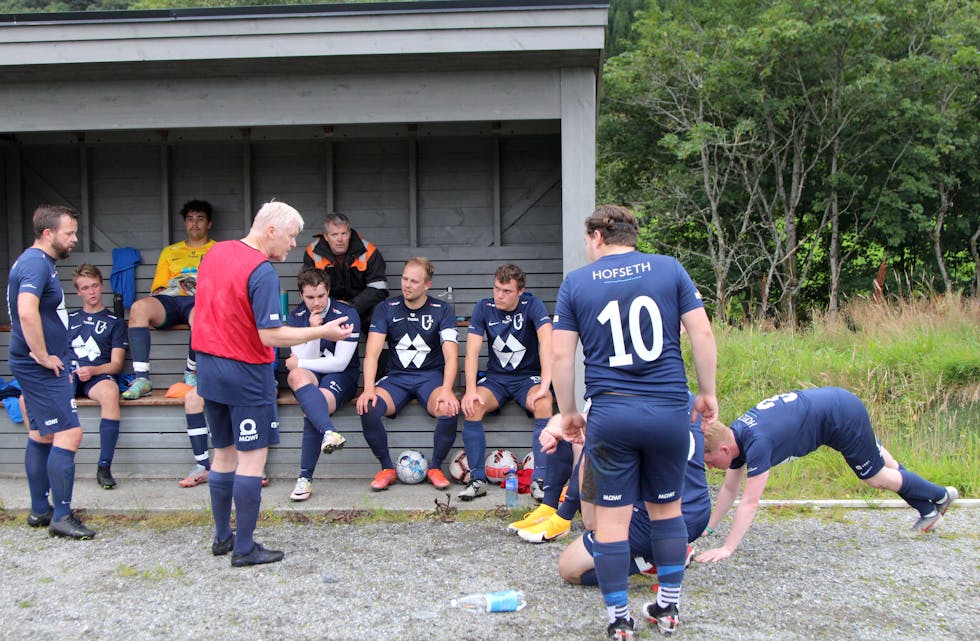 UTSLAG: VFK sitt A-lag er med i nyvinninga Sunnmørsposten Cup. Der er det vinn eller forsvinn.