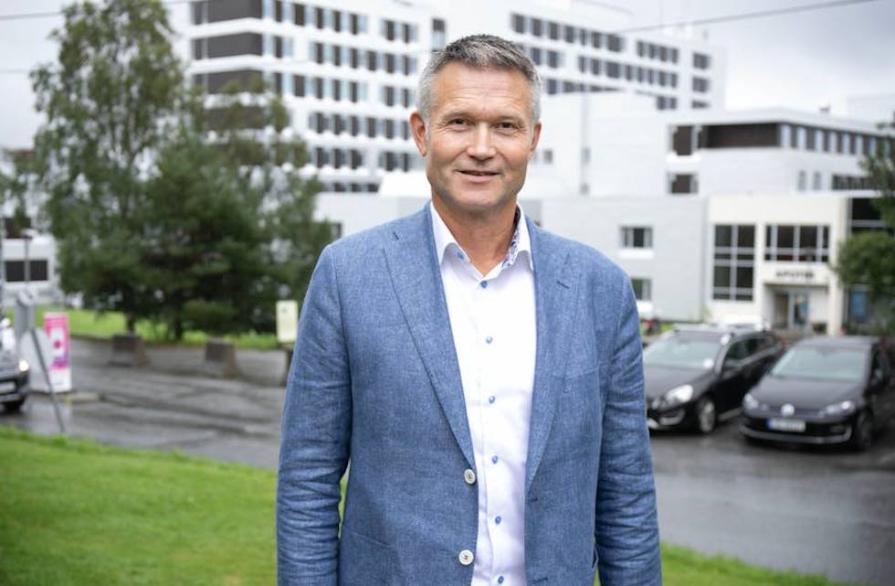 LEGEVAKT: Olav Lødemel, administrerande direktør i Helse Møre og Romsdal, er klar på at helseforetaket vil ha redusert kapasitet, og prioriterer akuttbehandling.