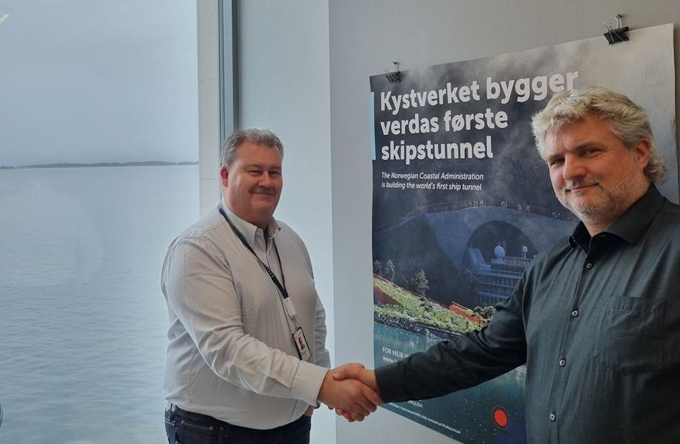 Prosjektleiar for Stad skipstunnel, Terje Skjeppestad (t.v), og oppdragsleiar i COWI, Espen Viddal ser fram til å samarbeide om bygginga av Stad skipstunnel.