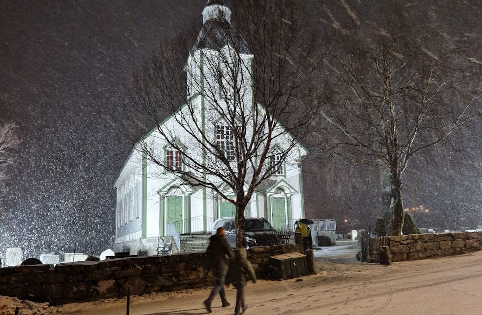 Syvde kyrkje i snø.