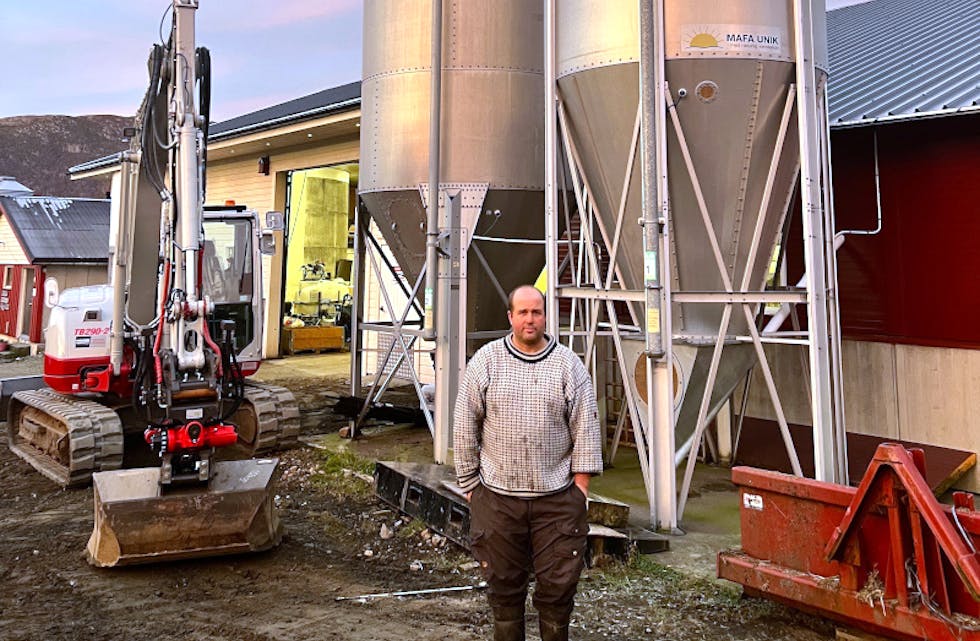 FØREBUDD: Jan Øystein Aksnes er ein av våre lokale bønder som har tatt høgde for det mildare og våtare klimaet siste år.