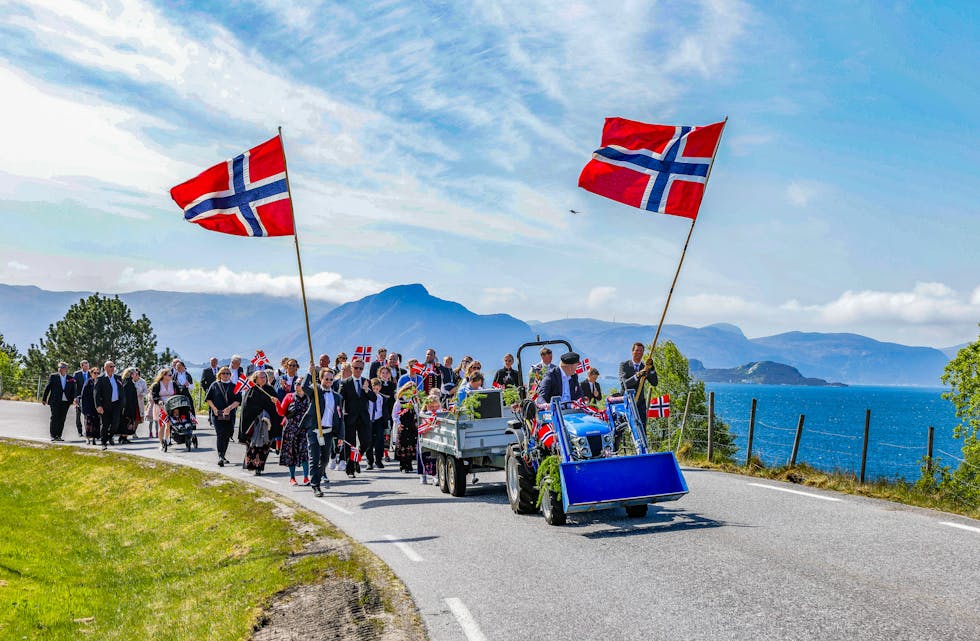 17. mai 2025 - Åram. Folketoget.
