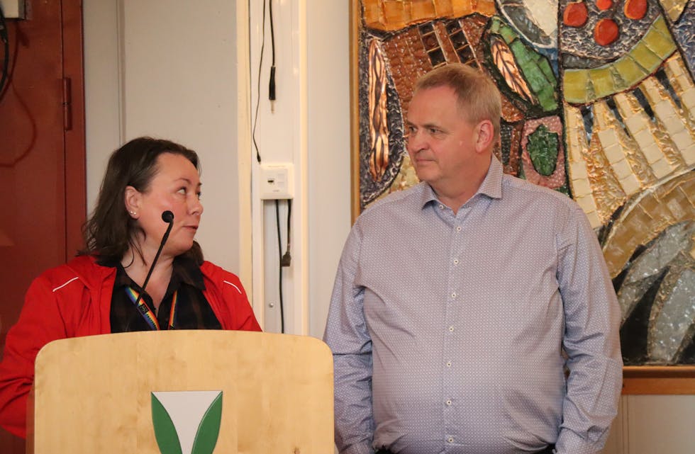 PÅ TALARSTOLEN: Monika Seljeseth frå Fagforbundet nytta sjansen til å seie nokre ord om omorganiseringa under førre kommunestyremøte.