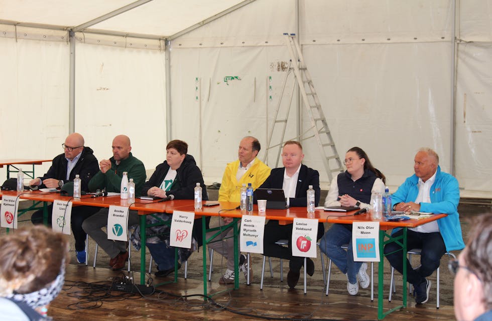 FRÅ VENSTRE: Per-Vidar Kjølmoen (Ap), Geir Inge Lien (Sp), Annika Brandal (V), Harry Valderhaug (KrF), Carl-Henrik Myrseth Moltumyr (H), Lovise Voldsund (FrP) og Nils Olav Moen (INP).