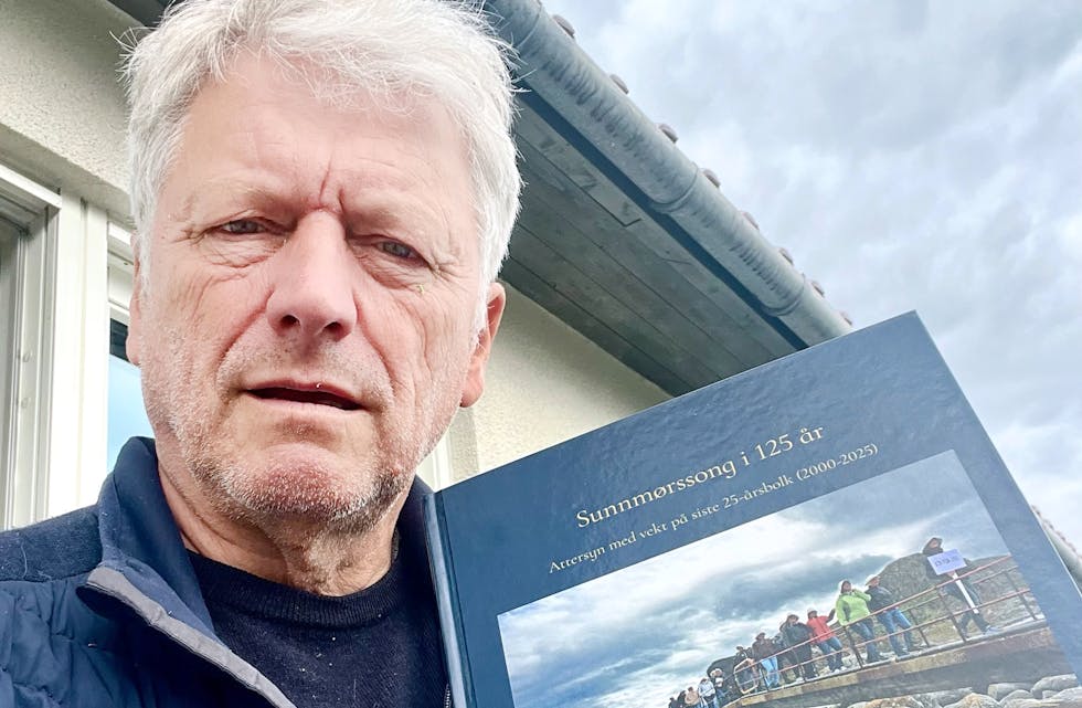 KORSTEMNE: I morgon samlast 18 sunnmørskor til jubileumsstemne i Ålesund. Avbilda: Bjørn Røren, leiar i Noregs Korforbund.