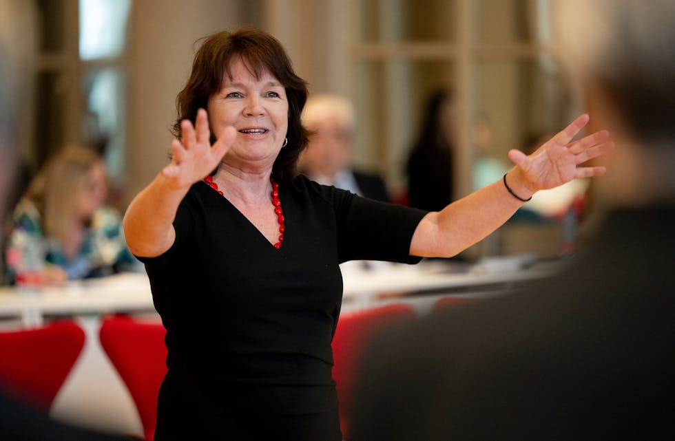 DIRIGENT Sølvi Myklebust og koristane i Stadlandet Gospelkor song seg til gull. Her er Myklebust avbileta under ein tidlegare konsert.