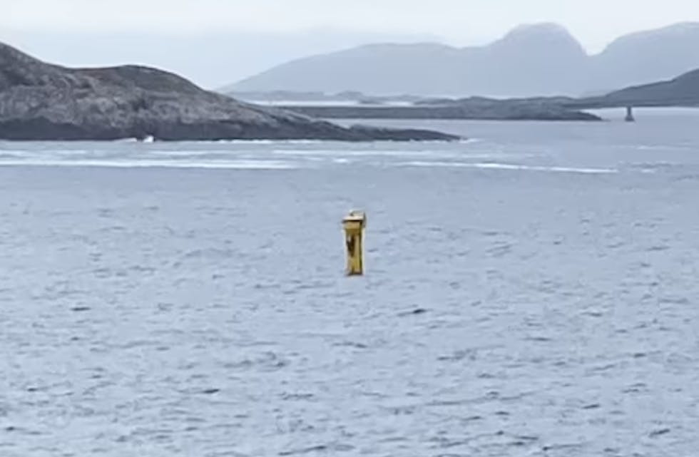 MARKERING: Ei forsvarleg markering av bøyeinstallasjonen ved Runde er gjenoppretta, melder Waves4Power.