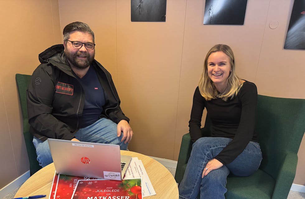 BLI MED: Randi Irene Helgøy frå Frivilligsentralen og Roy Gunnar Skåre, initiativtakar til Gatelangs i Vanylven, inviterar vanylvingane til å hjelpe andre inn mot jul.