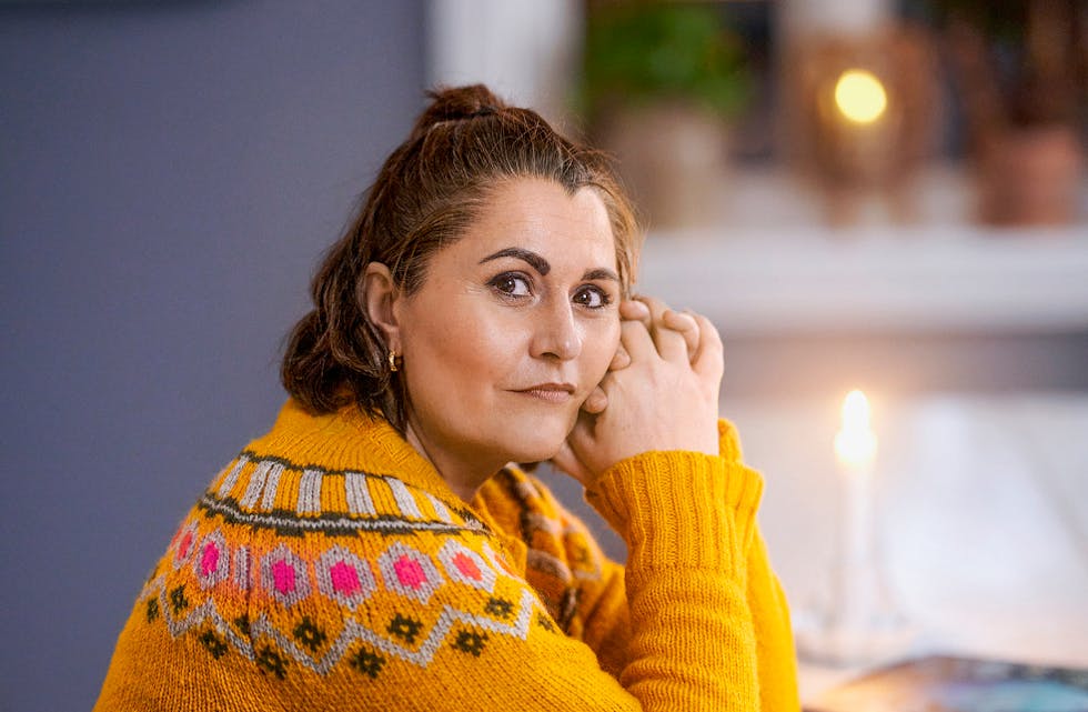 TI ÅR er veldig lang tid å leve med biverknader som forringar livet her og no. Eg kallar det «overgangsalder på speed», seier Veronica (46). Ho vart erklært kreftfri i 2023, men skal gå på hormonbehandling i mange år og etterlyser informasjon og hjelp.