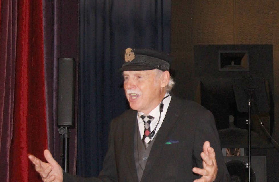 MED HUMOR OG ALVOR: Silda har spelt ei avgjerande rolle lang kysten på mange vis, noko sildakongen, Arvid Otto Sildenskiold Mørch, formidla på fleire vis.